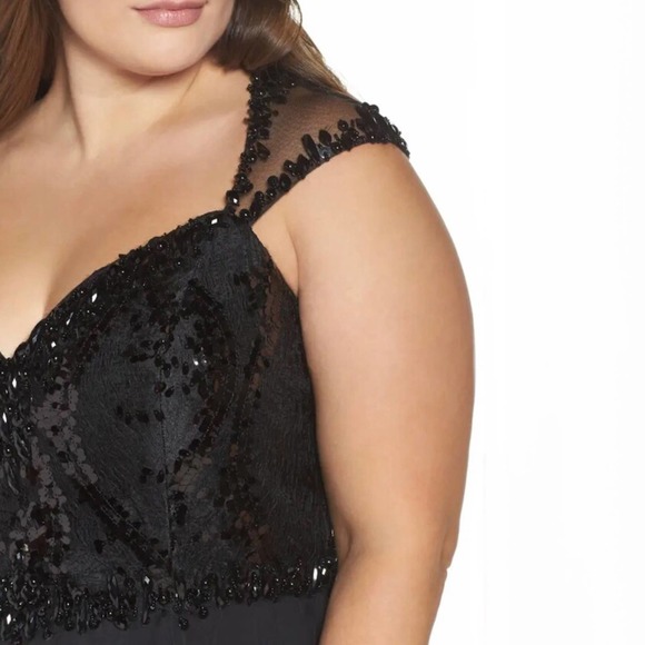 MAC DUGGAL NWOT Black Beaded Lace Bodice Gown 18W - Picture 5 of 11